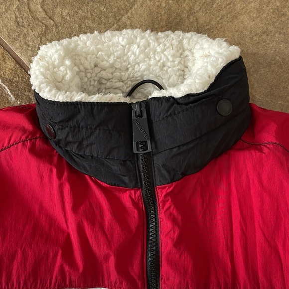 + HOLLISTER + Cropped Puffer Jacket - Picture 5 of 13